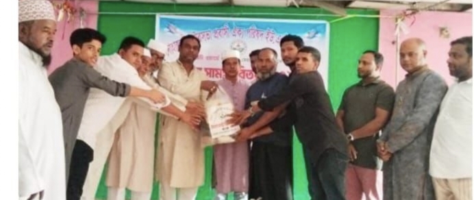 দোহাজারীতে প্রবাসী ঐক্য পরিষদ ইউএই’র উদ্যোগে ইফতার সামগ্রী বিতরণ