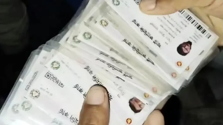 টিসিবির চাল ও ফ্যামিলি কার্ডসহ জনতার হাতে জামায়াত নেতা আটক