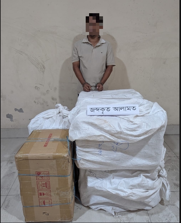 বন্দর থানার অভিযানে ১৫ লাখ টাকার চোরাই মোবাইল ডিসপ্লে উদ্ধার, গ্রেফতার ১