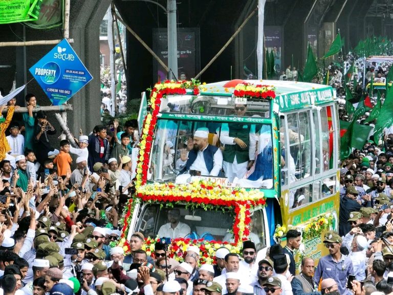 চট্টগ্রামে জশনে জুলুসে লাখো আশেকে রাসুলের ঢল, বন্দরনগরীজুড়ে উৎসবের আবহ