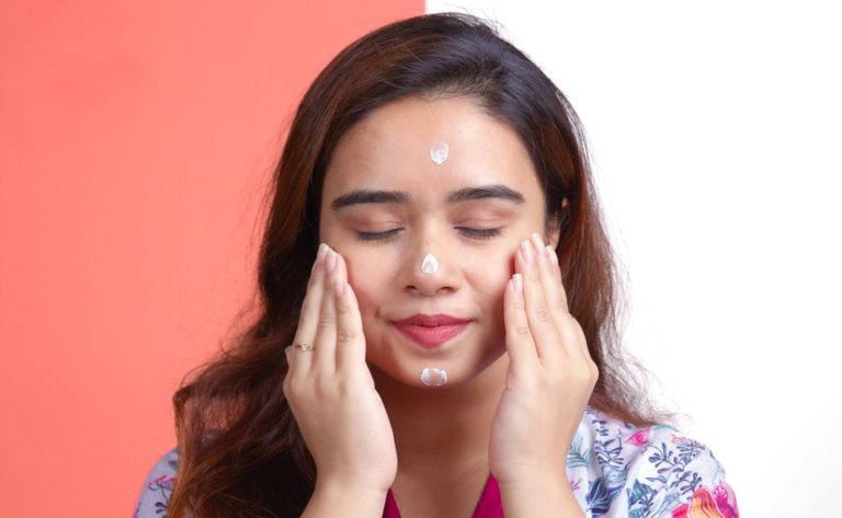 দৈনন্দিন যত্নেই ফুটবে নারীর ত্বকের অমলিন লাবণ্য